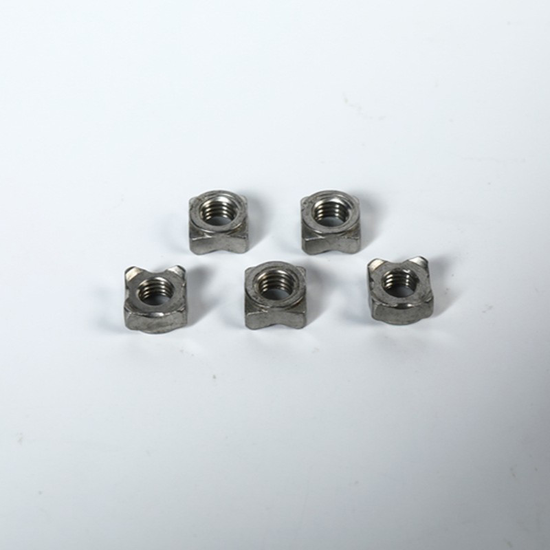 溶接四角ナット